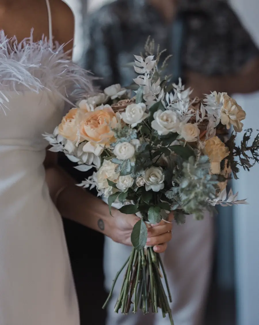 Buchet de mireasă în tonuri pastelate, lucrat în atelierul EVEMA Florart