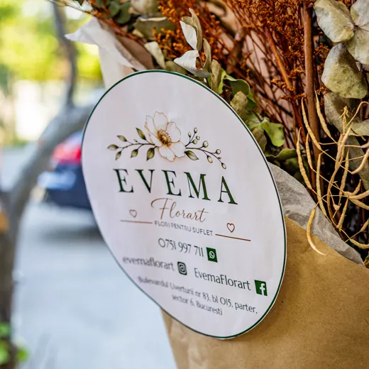 Buchet cu eticheta EVEMA Florart
